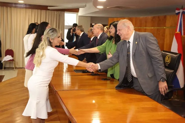 El ministro Luis María Benítez Riera participó ayer del acto de juramento de jueces y camaristas.
