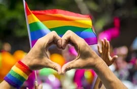 Hoy se recuerda el Día Internacional contra la homofobia, la lesbofobia, la transfobia y la bifobia.