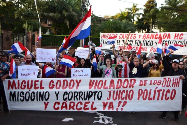 El pasado viernes se realizó una manifestación contra Godoy frente a la casa de Horacio Cartes.