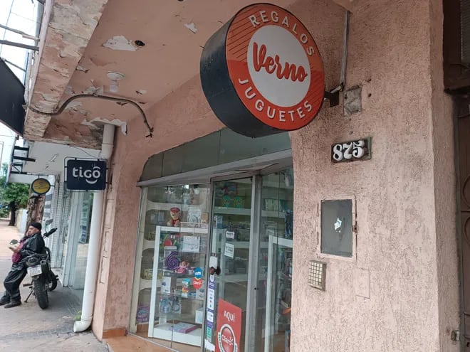 Una farmacia se encuentra en la sede de una fiscalizadora del programa emblema del gobierno de Santiago Peña, “Che Róga Porã”.