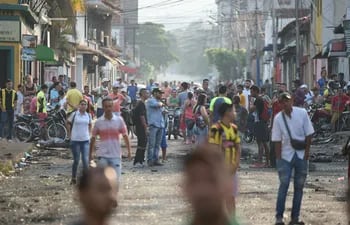 Las autoridades de Perú entregaron ayuda humanitaria a decenas de personas que resultaron afectadas por la caída de un huaico (alud) en un municipio rural de la región de Ayacucho, en el sur del país, informó este viernes un comunicado oficial. Foto ilustrativa.