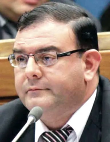 Diputado Tomás Rivas (ANR-cartista), acusado de cobro indebido de honorarios en el caso de sus caseros de oro.