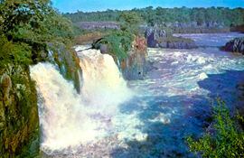 En 1966, Brasil se apropió del Salto del Guairá con el Acta Final de Foz de Yguazú, aceptado  por el Gobierno paraguayo de entonces.