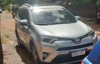 El vehículo Toyota, modelo RAV4 CVT, denunciado como robado en la República Argentina, estaba en poder del funcionario de la IX Región Sanitaria.