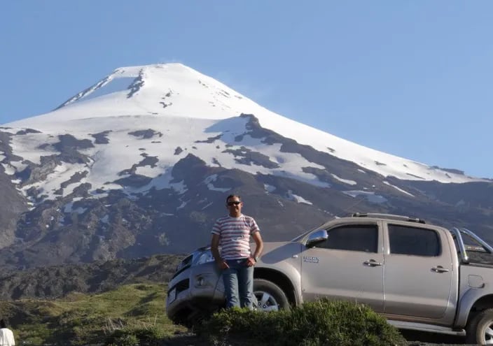 Óscar Santiago Ledesma  ostenta en sus redes sociales  sus espectaculares  vacaciones.  Esta imagen  corresponde a un  viaje que realizó  a Chile en su  camioneta.