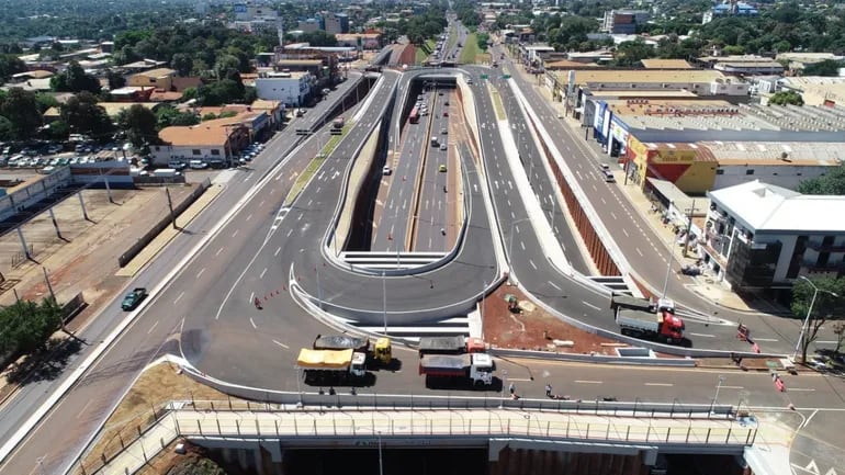 El Multiviaducto de CDE conecta las avenidas Julio César Riquelme y Perú.