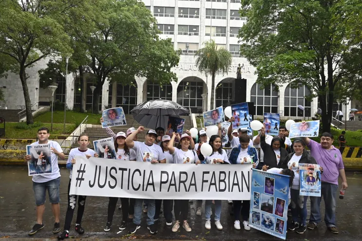 Familiares de Fabián Marín se movilizan para pedir condena contra Papo Morales
