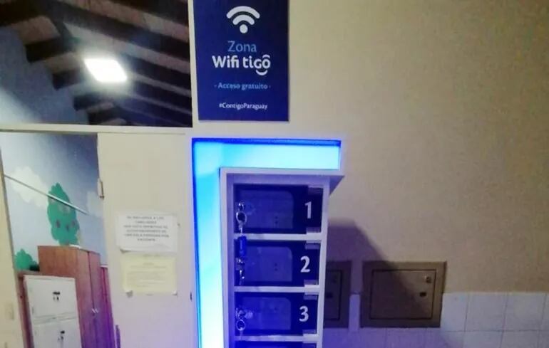 Wifi gratis ofrece Tigo en varios hospitales, además de cargadores portátiles para los celulares.