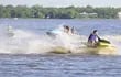 Pura acción y adrenalina se vive en el lago Ypacaraí con los tradicionales paseos el jet ski.