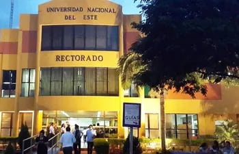 Universidad Nacional del Este UNE