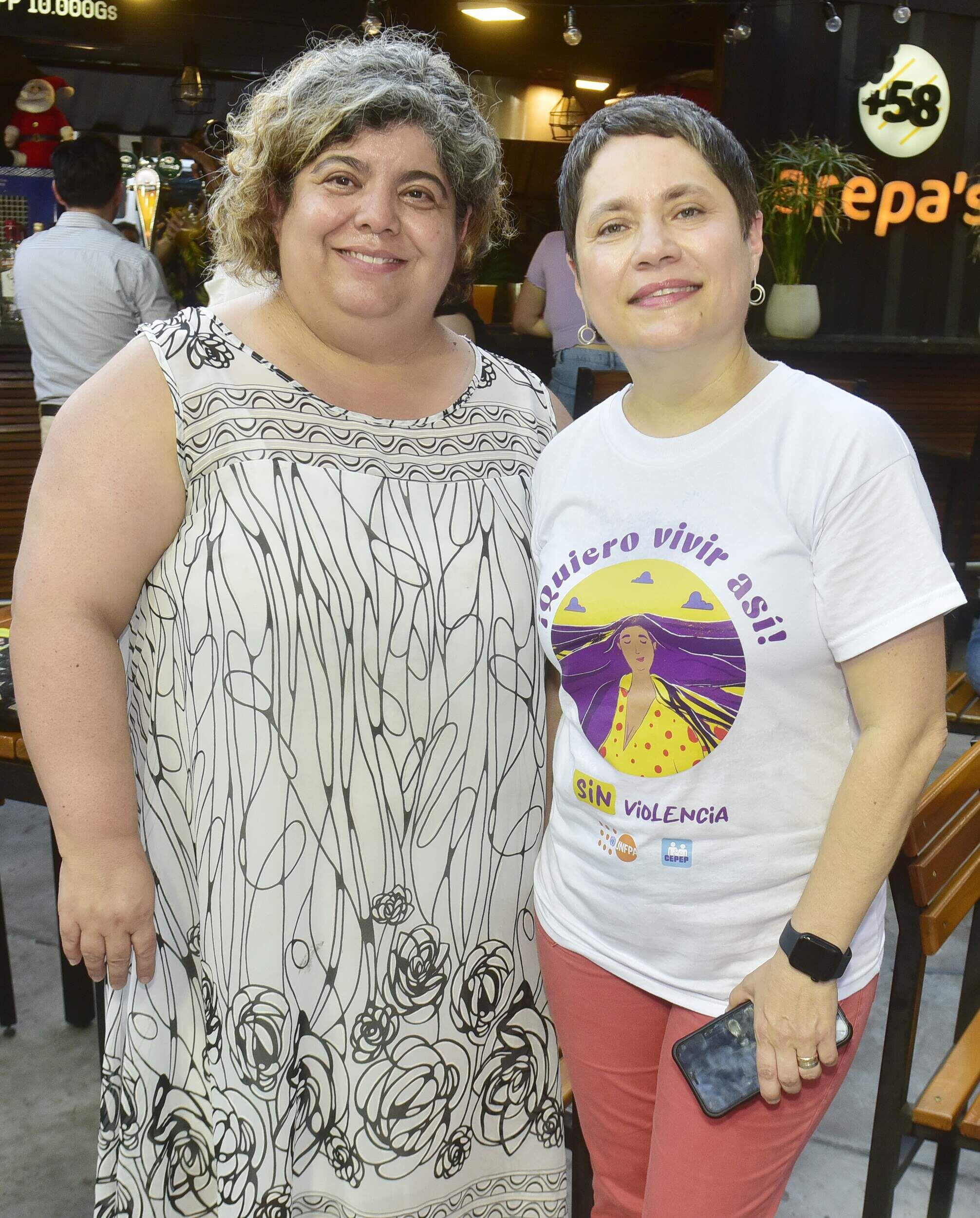 Adriane Salinas y Carolina Ravera Castro.