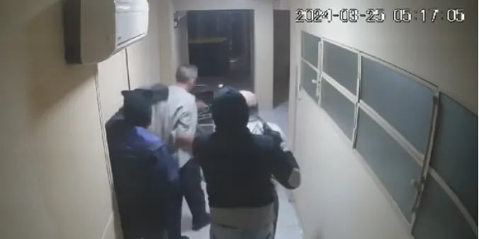 Captura de video del asalto con toma de rehén, registrado en Asunción esta madrugada.