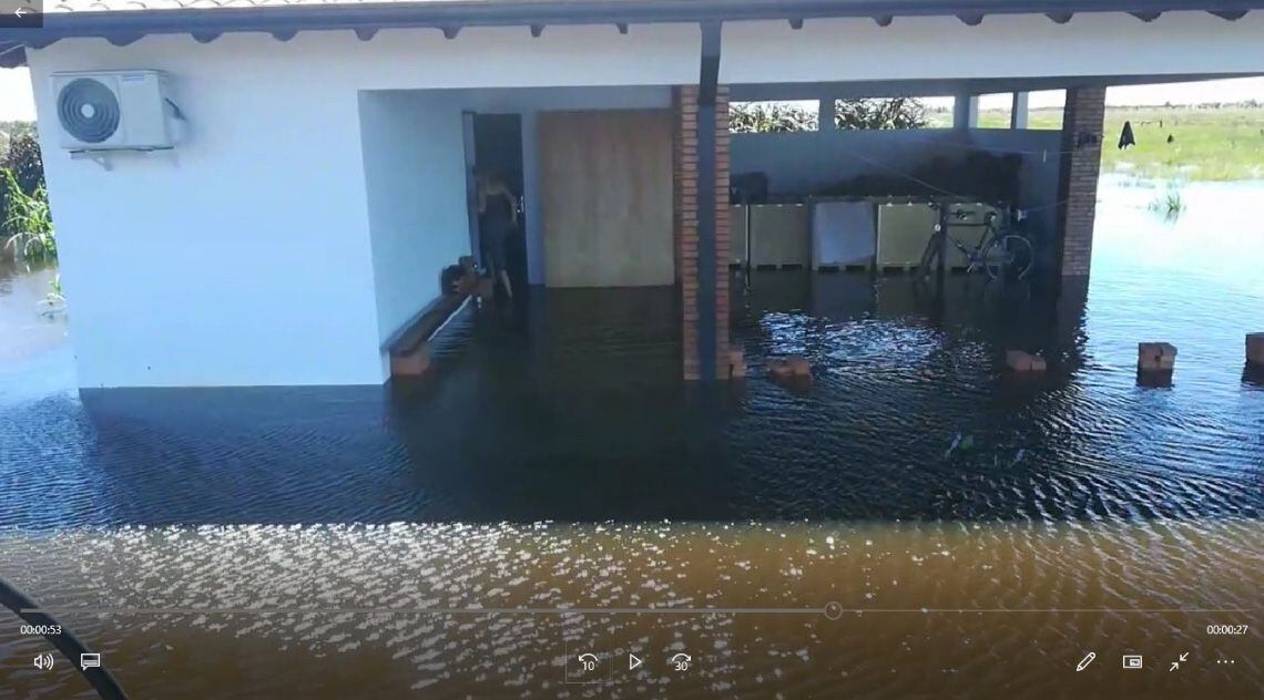 Una de las viviendas inundadas en Paraíso Verde. Los denunciantes dicen que solicitaron solución y nunca llegó.