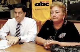 en-2008-la-entonces-gobernadora-rosalba-belmonte-con-su-abogado-scar-chamorro-hijo-de-exdiputado-jose-chamorro--214231000000-1619602.jpg