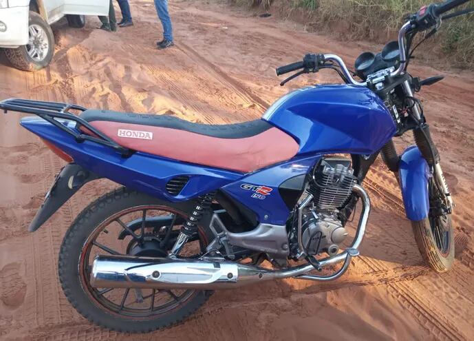 Motocicleta denunciada como robada y recuperada del poder del detenido