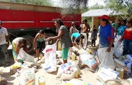 camion-de-la-sen-distribuyendo-viveres-ayer-en-la-comunidad-tunucojai--220219000000-1286853.jpg