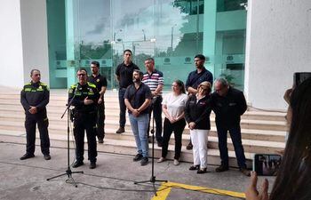 Conferencia de prensa de autoridades policiales colombianas y paraguayas, sobre el caso asesinato del fiscal Marcelo Pecci