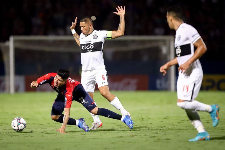 Richard Ortiz no podrá jugar el Olimpia vs. Cerro Porteño.
