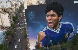 Vista del mural en honor a Diego Armando Maradona realizado por Martín Ron, en Buenos Aires (Argentina).