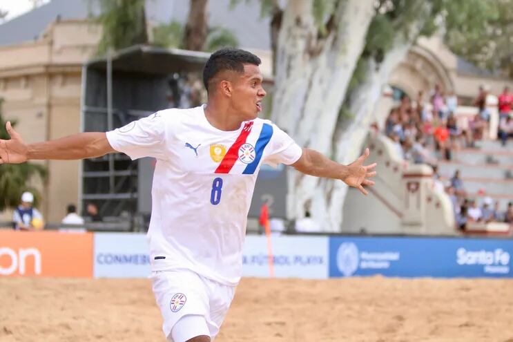 El pynandi Jhovanny Benítez celebra uno de los goles de Paraguay en el triunfo de ayer frente a Venezuela por la cuarta fecha del Grupo B de la Copa América.