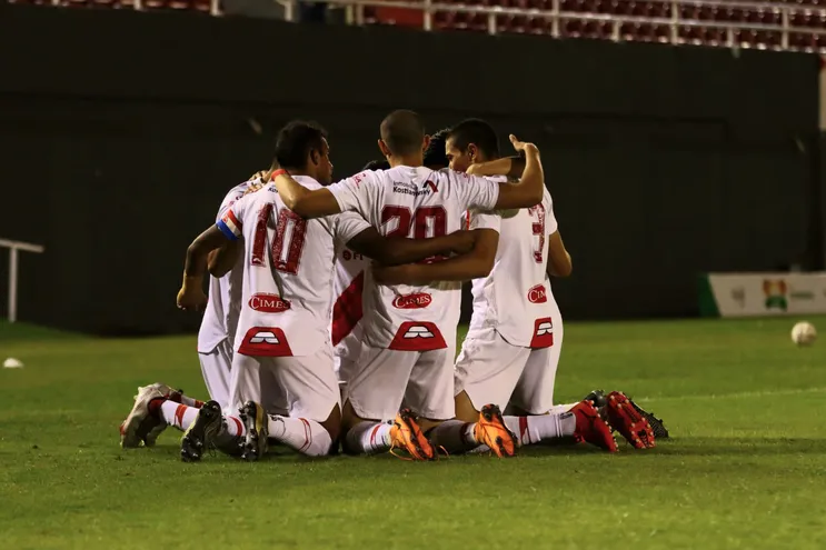 Celebración de los jugadores de River Plate después del gol que les dio la victoria