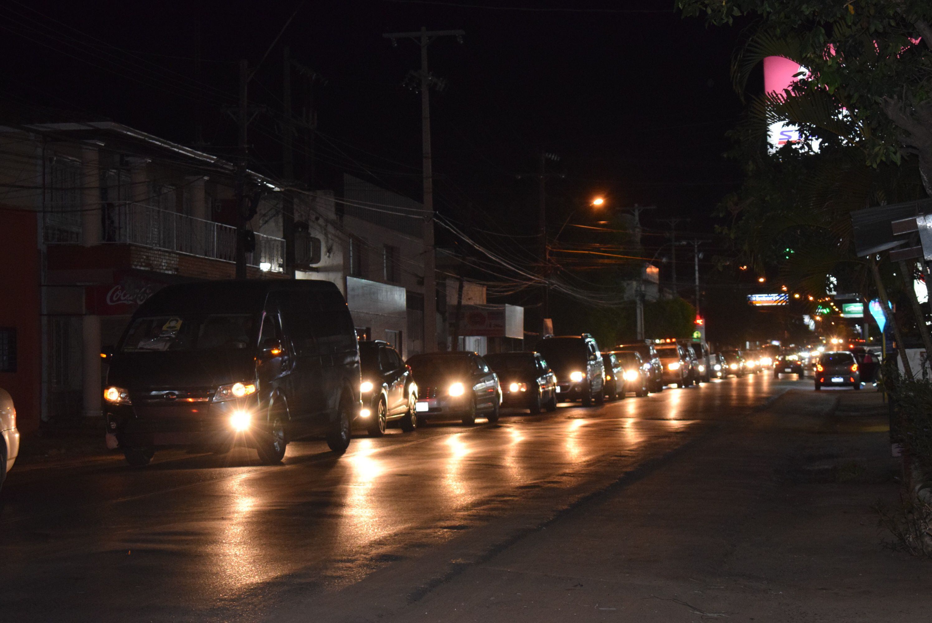 Caravana de vehículos y motociclistas acompañó a los manifestantes autoconvocados que llegaron de diferentes distritos