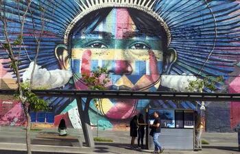 Mural de las Etnias de Eduardo Kobra, en la zona portuaria de Río de Janeiro.
