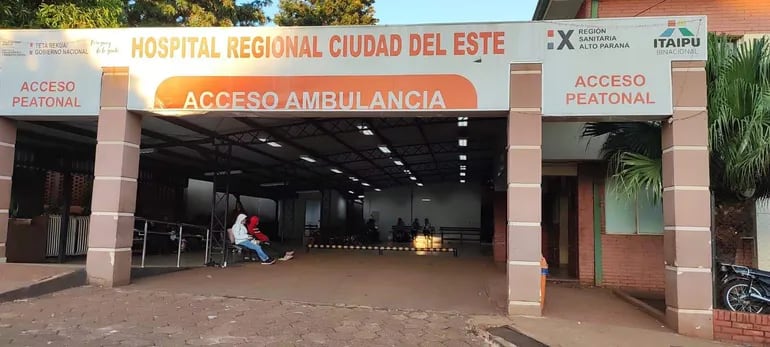 Uno de los motociclistas fue trasladado al Hospital Regional de Ciudad del Este, pero falleció en el trayecto.