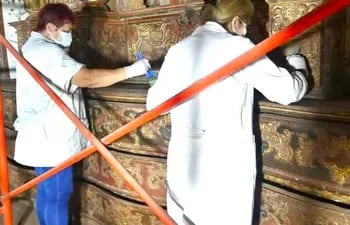 Profesionales de la SNC realizan los trabajos de restauración del templo San Buenaventura de Yaguarón.