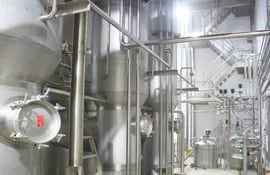 El proceso de elaboración de leche en polvo se hace con tecnología importada de Alemania.