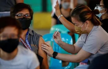 Las autoridades de Filipinas anunciaron este miércoles que las personas no vacunadas contra la covid-19 no podrán usar el transporte público.
