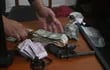 Armas y dinero incautados a los detenidos tras el asalto en San Vicente.