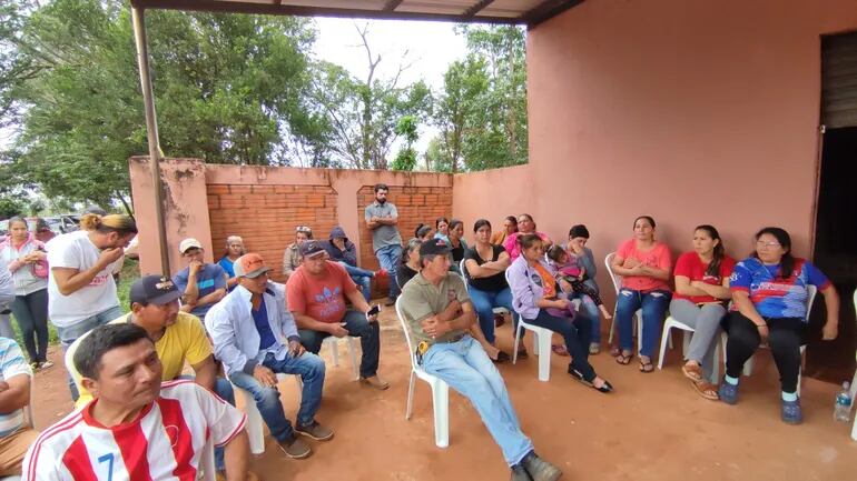 Beneficiarios de viviendas sociales de San Isidro, lado oeste de Curuguaty.