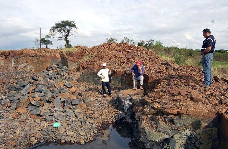 Comitiva fiscal-policial suspende explotación de cantera ...