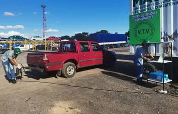 Control de gases contaminantes de vehículos usados importados en Puerto Falcon.