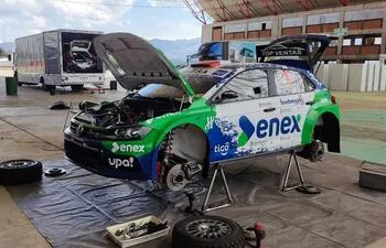 El VW Polo GTI R5 de Augusto Bestard, en el Parque de Asistencias del Rally Huancayo de Perú.