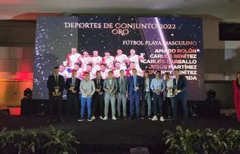 Los Pynandi, la selección paraguaya de fútbol playa, los mejores en Deportes en Conjunto.