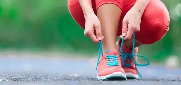 Caminar unos 6 kilómetros uno o dos días a la semana reduce significativamente el riesgo de una muerte prematura, según un estudio divulgado en Estados Unidos.