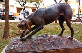 El conjunto de esculturas de la fauna está compuesto por el sapo, el perro, el puma y el ganso.