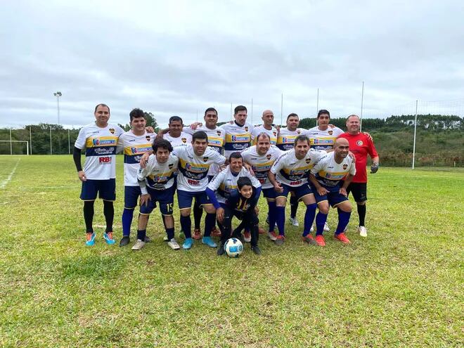 Integrantes del plantel del Sportivo Trinidense, en la previa a duelo decisivo en Caaguazú.