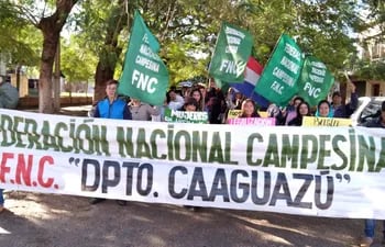 La FNC se manifiesta en Caaguazú para exigir liberación de sus compañeros presos por ocupación de tierras.