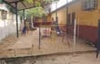 El pequeño parque de los alumnos del preescolar de la escuela Acosta Ñu de San Antonio precisa de cercado más seguro, solo cuenta con un precario tejido.