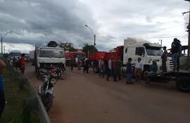 Manifestación de camioneros en el Cruce Guaica de Santaní, ayer.