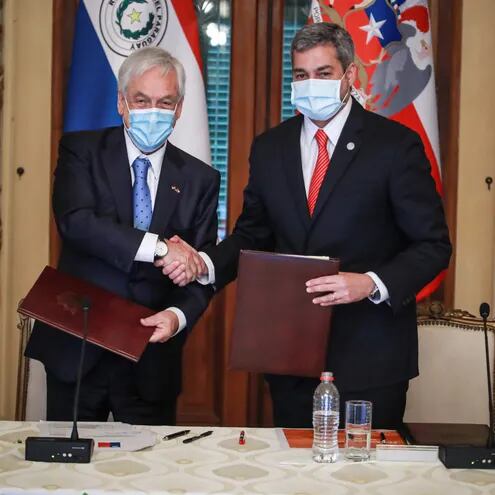Gentileza. Presidentes Mario Abdo y Sebastián Piñera en Palacio de Gobierno de Paraguay.
