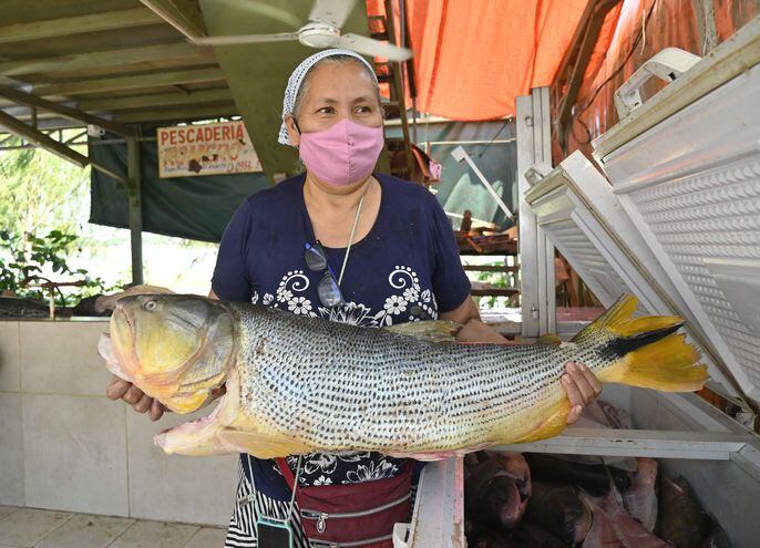 Masiva venta de pescado reportaron las vendedoras de la zona del Puente Remanso.