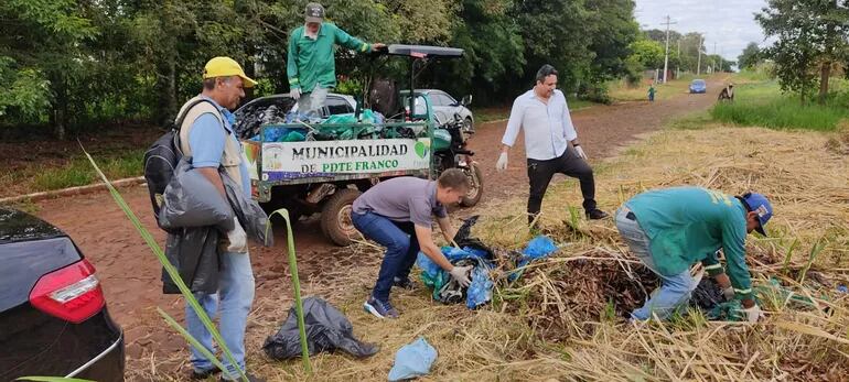 El trabajo de minga ambiental se realizó en el barrio Santa Rosa de Presidente Franco.