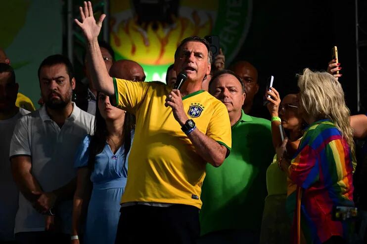 Ante la presión, movilización: Bolsonaro agita con éxito sus bases en Brasil.