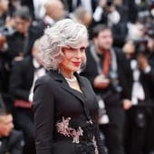 Jane Fonda, a sus 86 años, llegando espléndida al Festival de Cannes 2024.