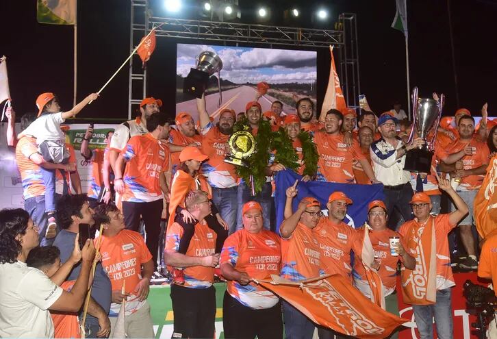 El Team Copetrol Rally celebró con todas las de la ley la gran victoria obtenida en el Chaco por Agustín Alonso Zapag y Edgardo Galindo. Volkswagen también festejó el retorno a la gloria luego de 28 años.