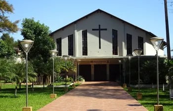 Iglesia de Curuguaty donde ayer domingo varios feligreses fueron víctimas de robo.
